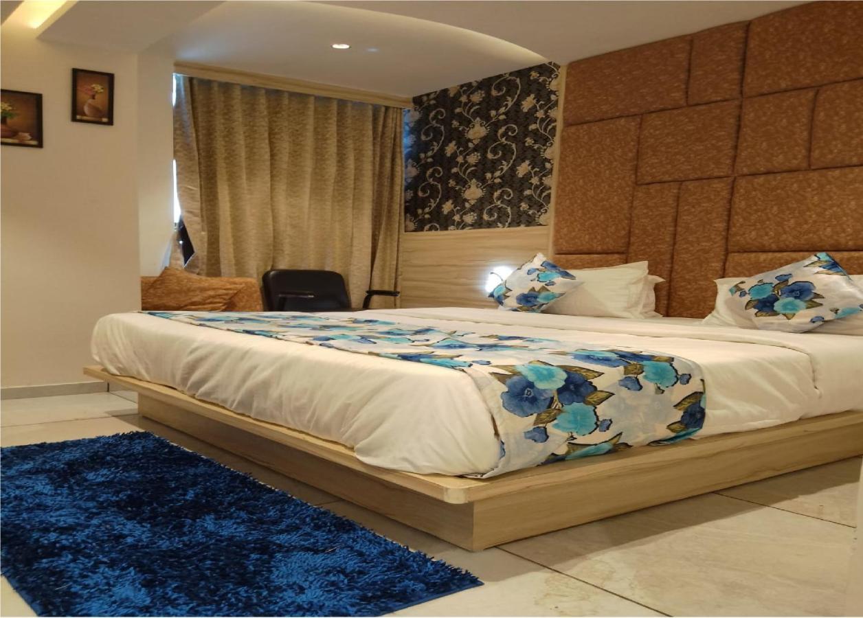 Hotel Lotus Villa Ахмедабад Экстерьер фото