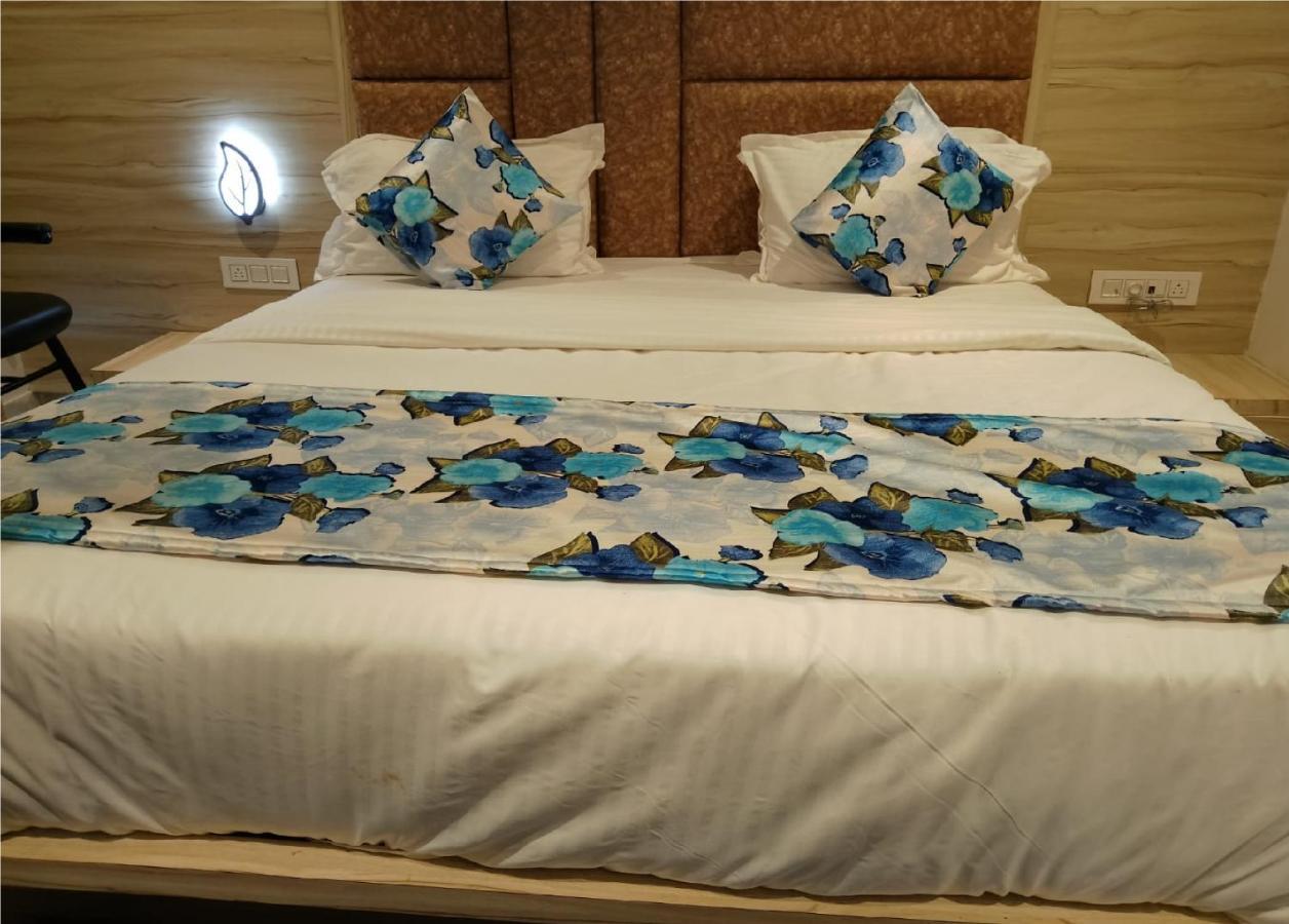 Hotel Lotus Villa Ахмедабад Экстерьер фото