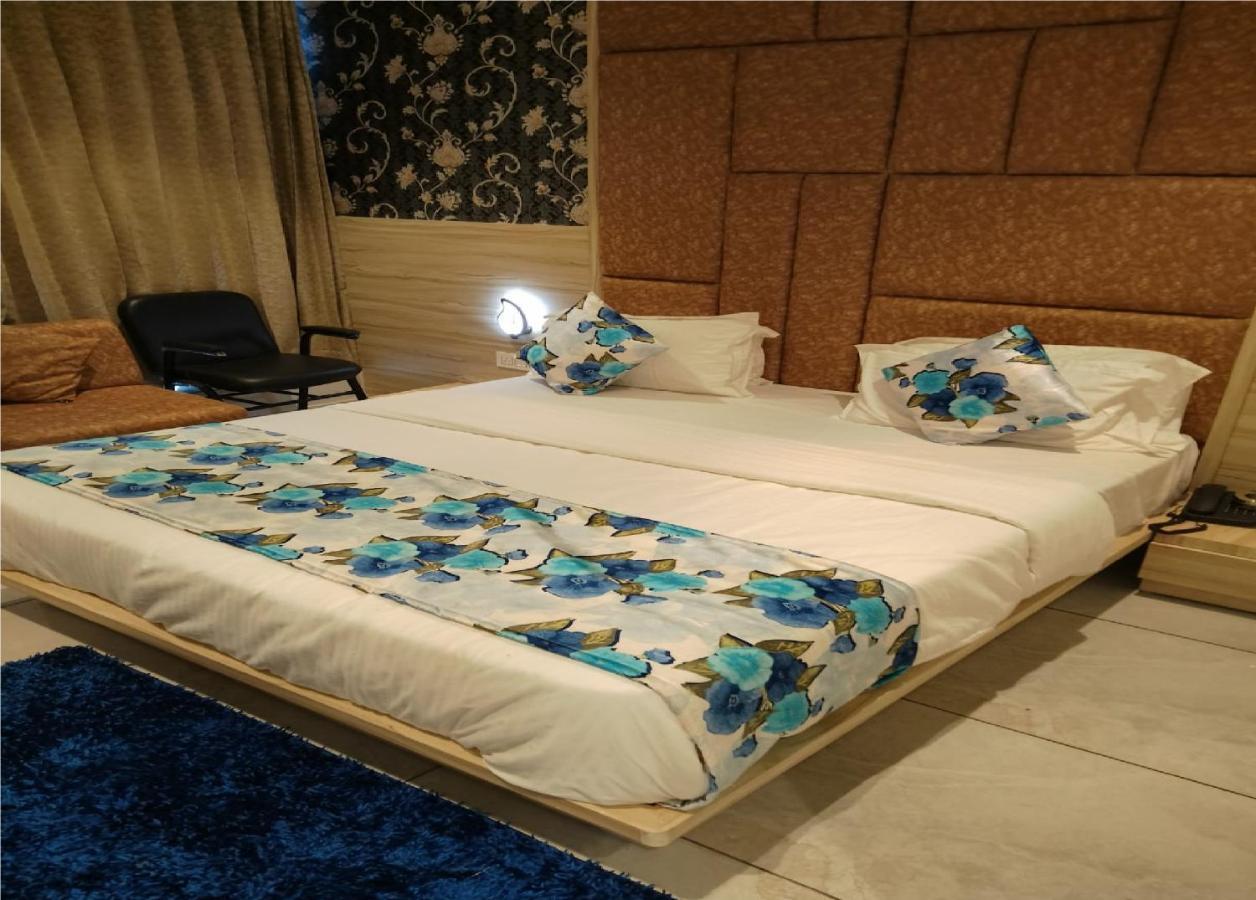 Hotel Lotus Villa Ахмедабад Экстерьер фото