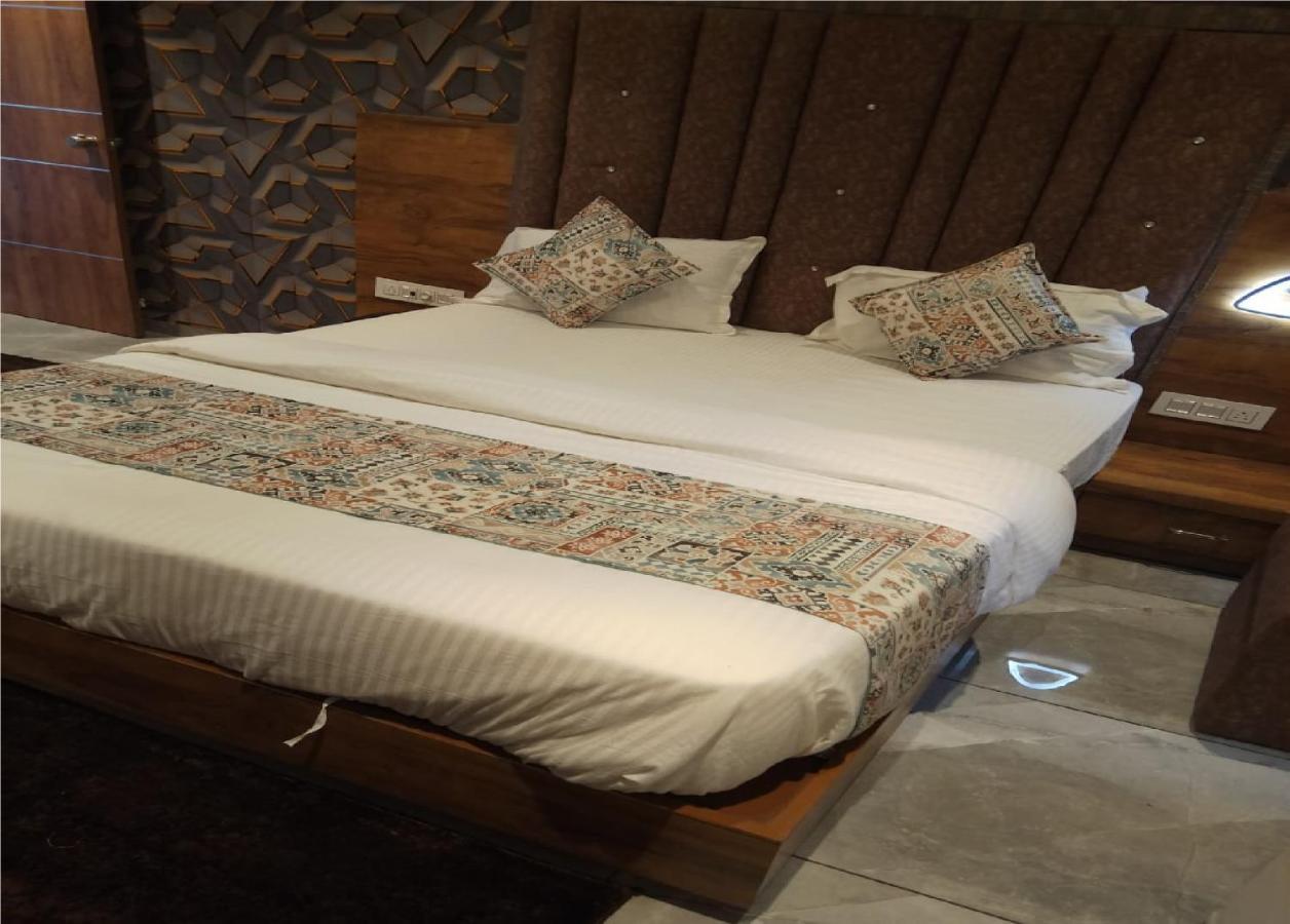 Hotel Lotus Villa Ахмедабад Экстерьер фото